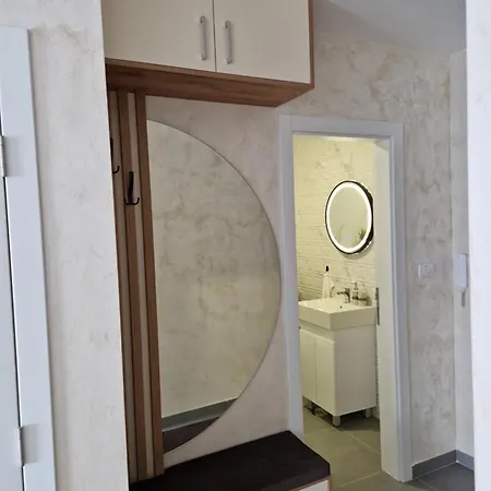 Eden Apartment *